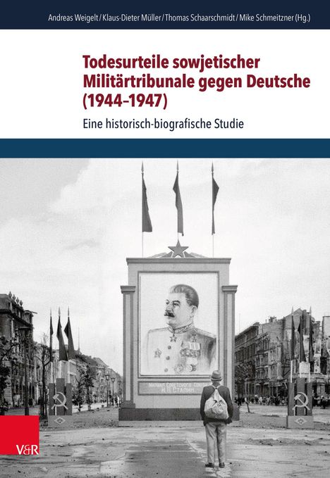 Titel: „Todesurteile sowjetischer Militärtribunale gegen Deutsche (1944–1947)“. Bild von Stalin auf großem Plakat.