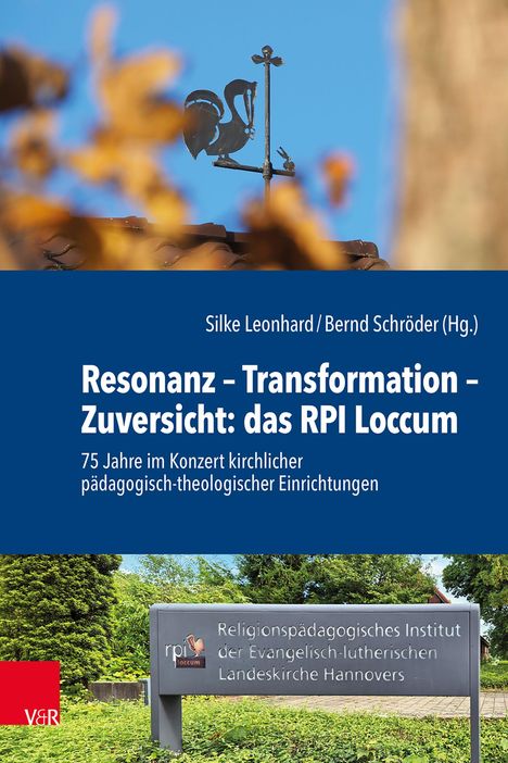 Resonanz – Transformation – Zuversicht: das RPI Loccum. Ein Wetterhahn und ein Schild des Religionspädagogischen Instituts.