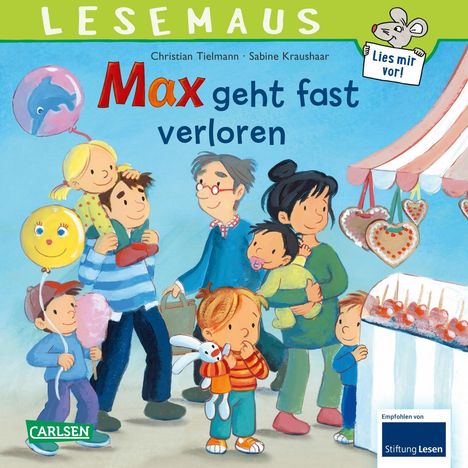 "Max geht fast verloren". Eine Illustration mit mehreren fröhlichen Kindern und Erwachsenen vor einem Süßigkeitenstand.