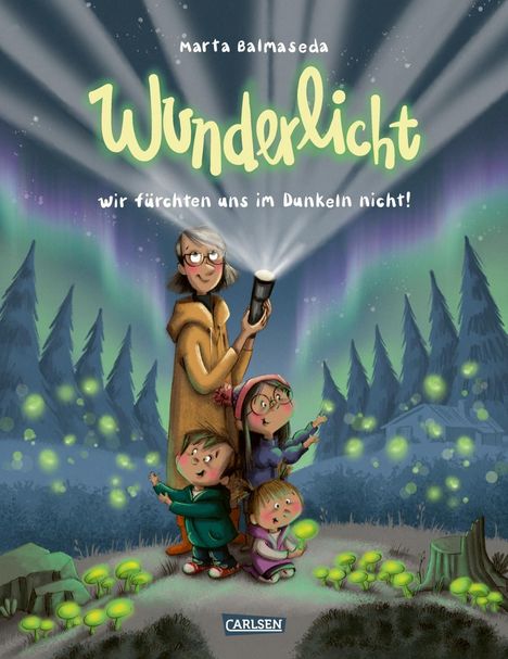 Text: "Marta Balmaseda. Wunderlicht. Wir fürchten uns im Dunkeln nicht! Carlsen."  
Illustration: Drei Kinder und ein Erwachsener im Wald mit Leuchten.