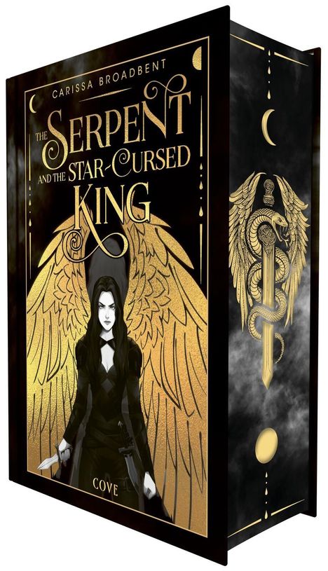 "CARISSA BROADBENT, THE SERPENT AND THE STAR-CURSED KING, COVE." Frau in Schwarz mit goldenen Engelsflügeln.