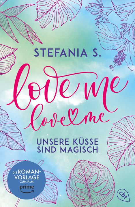 "Stefania S. Love me love me. Unsere Küsse sind magisch." Hintergrund: Pflanzenzeichnung in Grün-Blau. Prime-Logo.