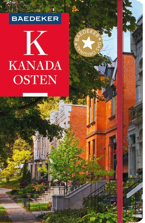 „KANADA OSTEN“ in weiß auf rotem Hintergrund, blühende Straßenansicht mit Backstein- und weißen Häusern, Bäume im Herbst.