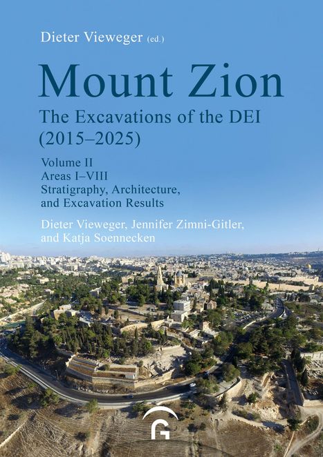Text: "Dieter Vieweger (ed.), Mount Zion, The Excavations of the DEI (2015–2025), Volume II, Areas I–VIII, Stratigraphy, Architecture, and Excavation Results, Dieter Vieweger, Jennifer Zimni-Gitler, and Katja Soennecken."  
Logo unten: Ein stilisierter Bogen über einem "G".  
Unterhalb des Textes: Luftaufnahme einer Stadt mit historischen Gebäuden und grünen Flächen.