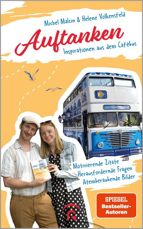 "Auftanken: Inspirationen aus dem Cafébus". Oben ein blauer Doppeldeckerbus, unten lächelndes Autorenpaar mit Buch.