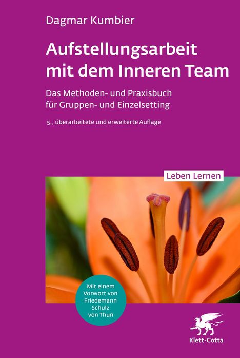 „Aufstellungsarbeit mit dem Inneren Team“ von Dagmar Kumbier. Lila Hintergrund, Bild einer Blume unten.