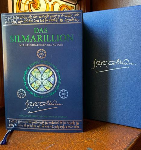 J.R.R. Tolkien: Das Silmarillion Luxusausgabe, Buch