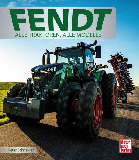 "FENDT Alle Traktoren, alle Modelle" steht oben. Ein grüner Traktor fährt auf einer Straße, blauer Himmel im Hintergrund.