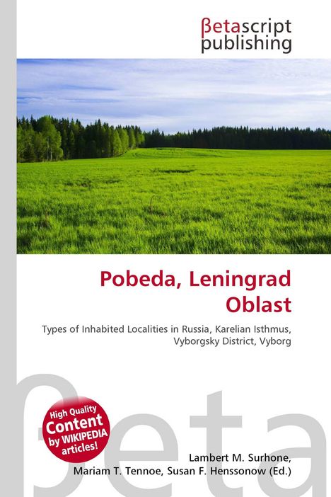 "Betascript Publishing. Pobeda, Leningrad Oblast. Grünes Feld mit Wald im Hintergrund, blauer Himmel."