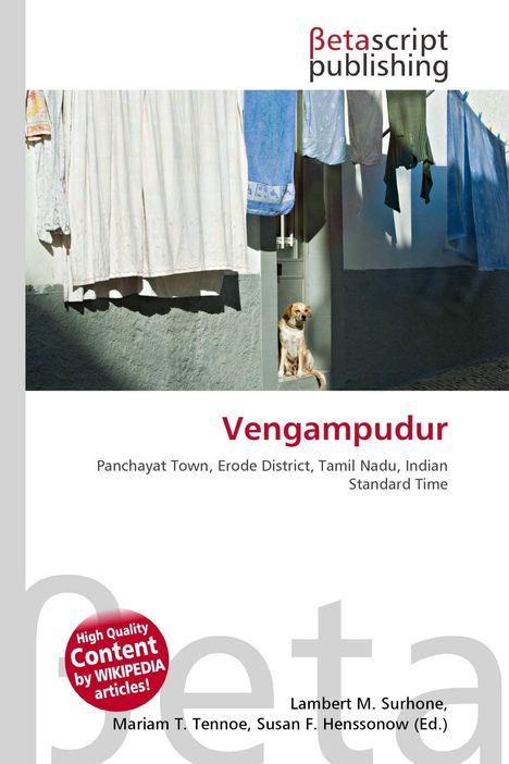 „Vengampudur, Panchayat Town, Erode District, Tamil Nadu, Indian Standard Time.“ Hund sitzt in einer Gasse unter Wäscheleinen.