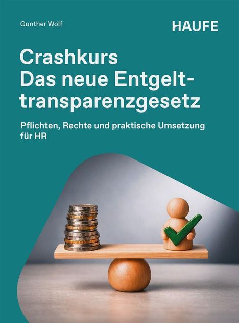 "Crashkurs Das neue Entgelttransparenzgesetz. Münzstapel balanciert mit einer Holzfigur, die ein grünes Häkchen hält."
