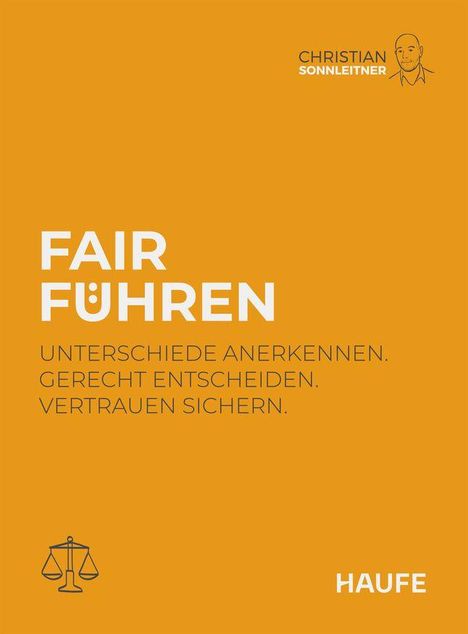 FAIR FÜHREN. Unterschiede anerkennen. Gerecht entscheiden. Vertrauen sichern. Illustration oben rechts. Orange Hintergrund.
