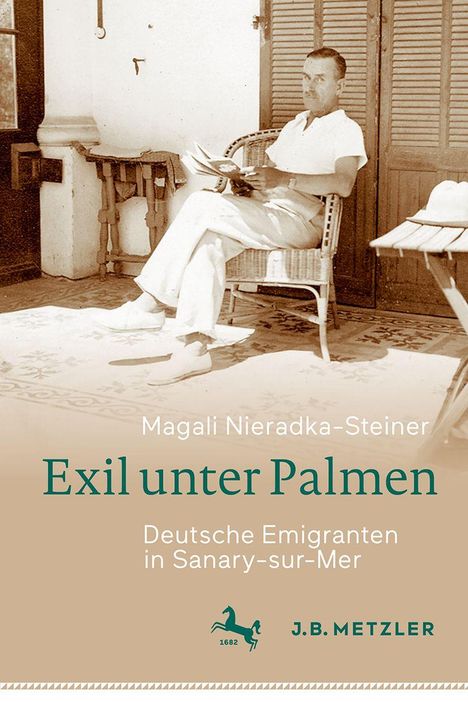 "Exil unter Palmen: Deutsche Emigranten in Sanary-sur-Mer. Magali Nieradka-Steiner. Ein Mann sitzt auf einer Veranda."