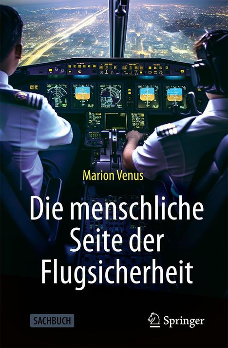 "Die menschliche Seite der Flugsicherheit" von Marion Venus. Zwei Piloten im Cockpit, städtische Lichter sind im Fenster zu sehen.