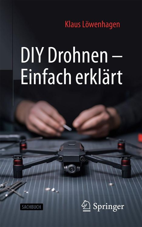 Text: DIY Drohnen – Einfach erklärt. Klaus Löwenhagen. Unten liegt eine Drohne mit Werkzeugen auf einem Tisch.