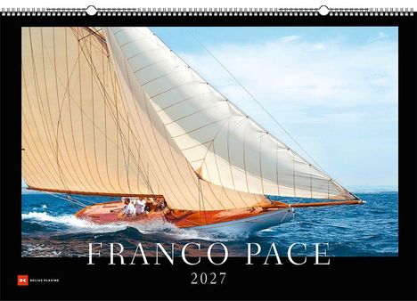 Text: "FRANCO PACE 2027". Ein Segelboot mit weißen Segeln auf offenem Meer vor blauem Himmel.