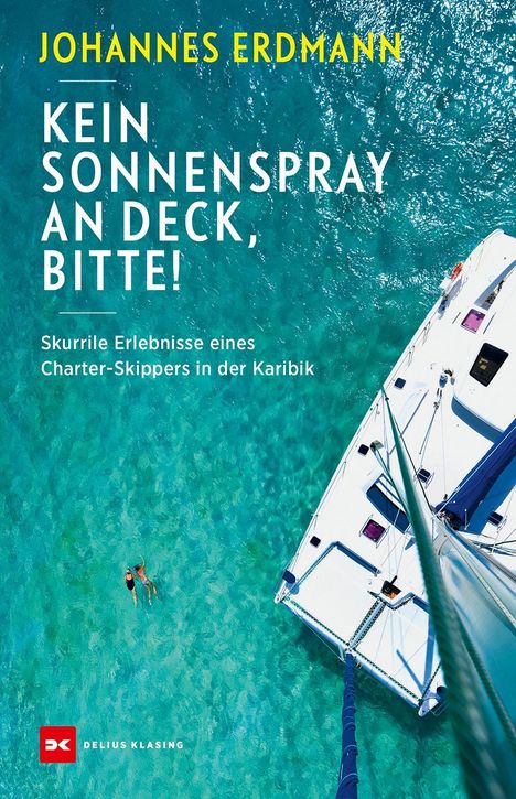 „Kein Sonnenspray an Deck, bitte! Skurrile Erlebnisse eines Charter-Skippers in der Karibik.“ Katamaran auf türkisblauem Meer.