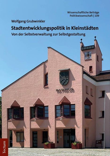 Wolfgang Grubwinkler, "Stadtentwicklungspolitik in Kleinstädten". Beige Gebäudefront mit Türklinken und Fenstern.