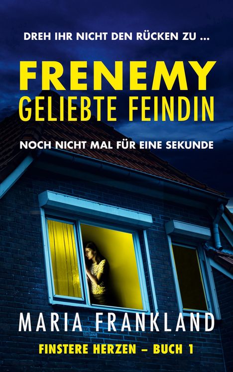 „FRENEMY GELIEBTE FEINDIN“ steht auf einem dunklen Hintergrund. Eine Frau steht nachdenklich am Fenster.