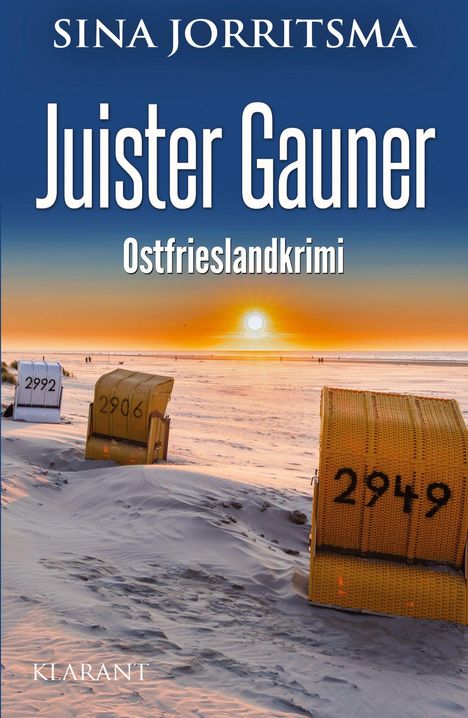 "Juister Gauner", "Ostfrieslandkrimi" von Sina Jorritsma. Sonnenuntergang, Strandkörbe mit Nummern 2992, 2906, 2949.