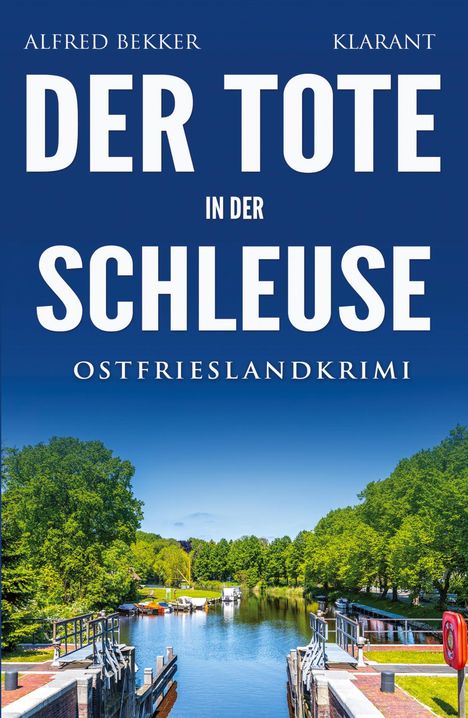 "Der Tote in der Schleuse" in fetten Lettern. Eine malerische Schleuse mit viel Grün und klarem Himmel im Hintergrund.
