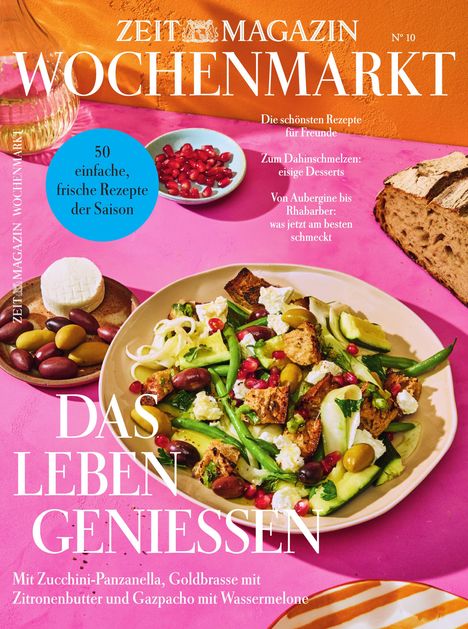 "ZEIT MAGAZIN WOCHENMARKT" in Weiß auf orange. Salat mit Gemüse und Brot auf Tisch mit pinkem Hintergrund.