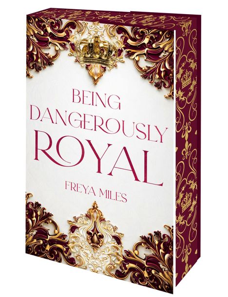 Der Text lautet: "BEING DANGEROUSLY ROYAL" und "FREYA MILES". Goldene Ornamente und königliche Krone zieren den Umschlag.