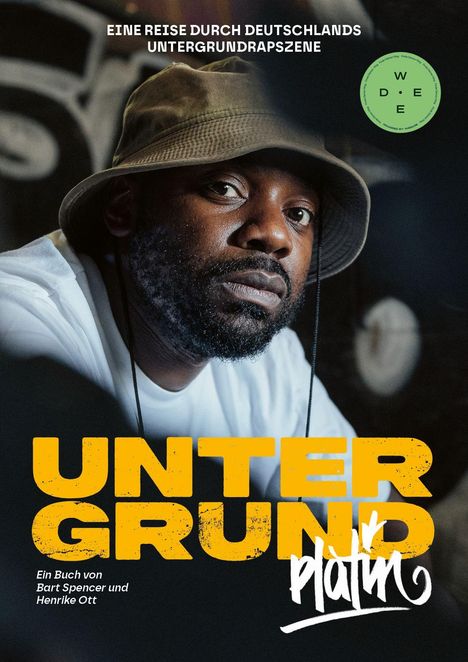 „Eine Reise durch Deutschlands Untergrundrapszene“ oben, „UNTERGRUND platin“ groß unten, Porträt eines Mannes mit Hut.