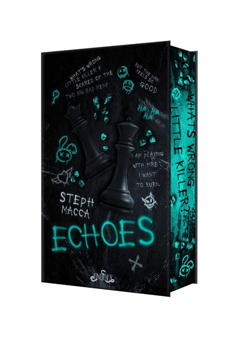 Text: "WHAT'S WRONG LITTLE KILLER?", "BUT THE PAIN FEELS SO GOOD", "ECHOES", "STEPH MACCA". Zwei schwarze Schachfiguren auf dunklem Hintergrund.