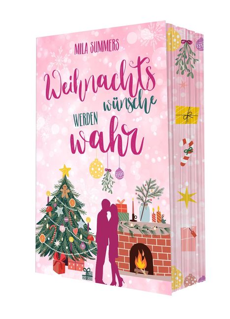 Text: "Mila Summers. Weihnachtswünsche werden wahr."  
Illustration einer weihnachtlichen Szene mit Paar, Kamin und Baum.