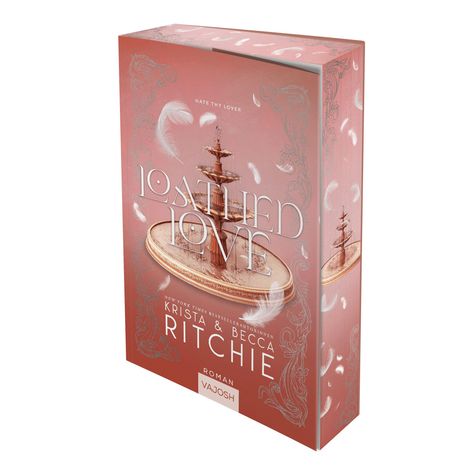 Text: "HATE THY LOVER", "LOATHE LOVE", "KRISTA & BECCA RITCHIE", "ROMAN", "VAJOSH".  
Ein verziertes Buchcover mit Federn und Brunnen.
