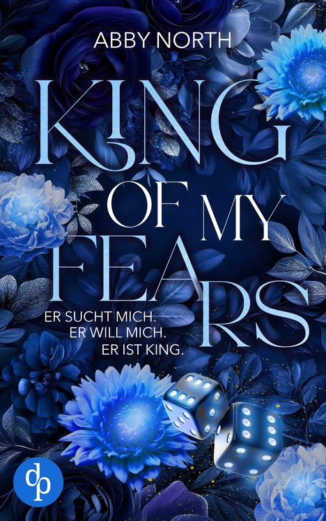 "King of My Fears" und "Er sucht mich. Er will mich. Er ist King." in eleganter Schrift, umgeben von blauen Blumen.
