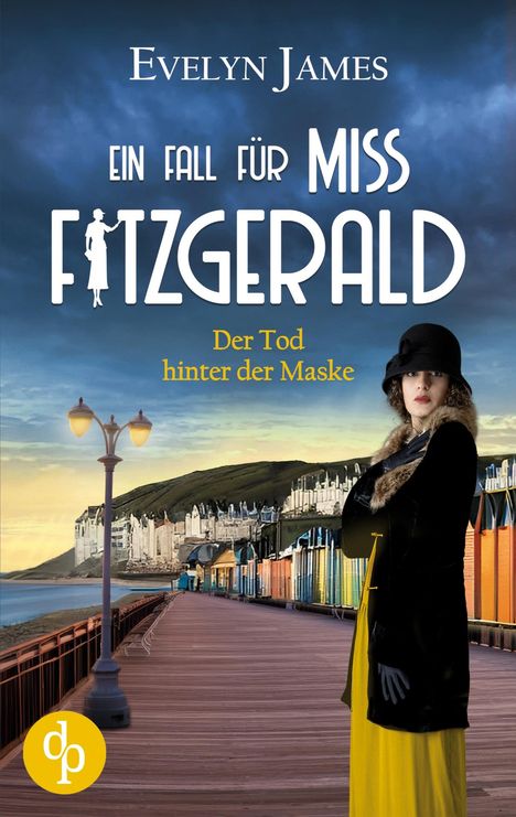 "Evelyn James. Ein Fall für Miss Fitzgerald. Der Tod hinter der Maske." Frau in Mantel auf einer Promenade.