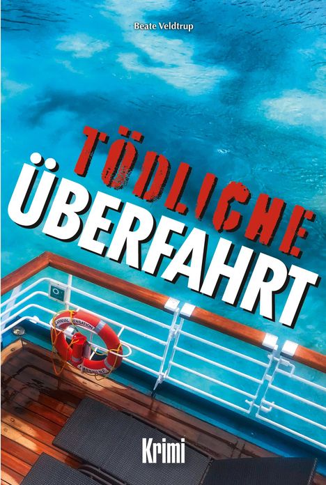 "TÖDLICHE ÜBERFAHRT" in großen Buchstaben, darüber "Beate Veldtrup". Ein Deck mit Rettungsring über blauem Wasser.