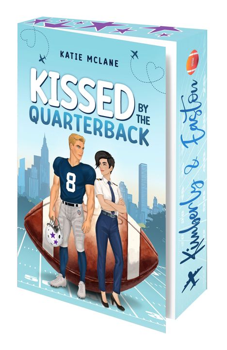 "Kissed by the Quarterback" ist eine Illustration mit einem Footballspieler und einer Pilotin vor einer Stadtsilhouette.