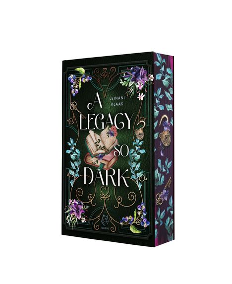 "A Legacy So Dark" von Leinani Klaas. Bücher, Blumen, Schlüssel auf grünem Hintergrund. Verzierungen umrahmen das Design.
