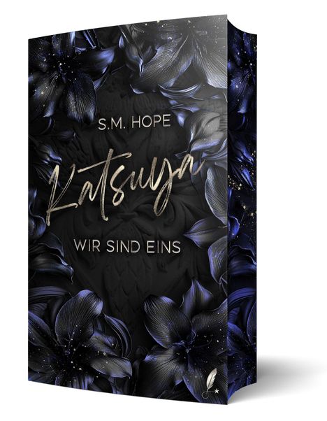 Text: S.M. HOPE, Katsuya, WIR SIND EINS. 

Ein dunkles, florales Design mit glänzenden, blauen Blüten.