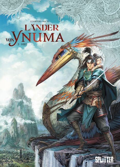 "Länder von Ynuma 2 - Hijo". Illustration mit Krieger auf großem, buntem Vogel vor Bergen und Wasserfall.