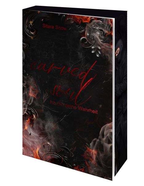 Aufschrift: "Sitara Snow", "carved soul", "Ich bin deine Wahrheit". Dunkles Design mit roten und schwarzen Rauchschwaden, dekorative Ornamente.