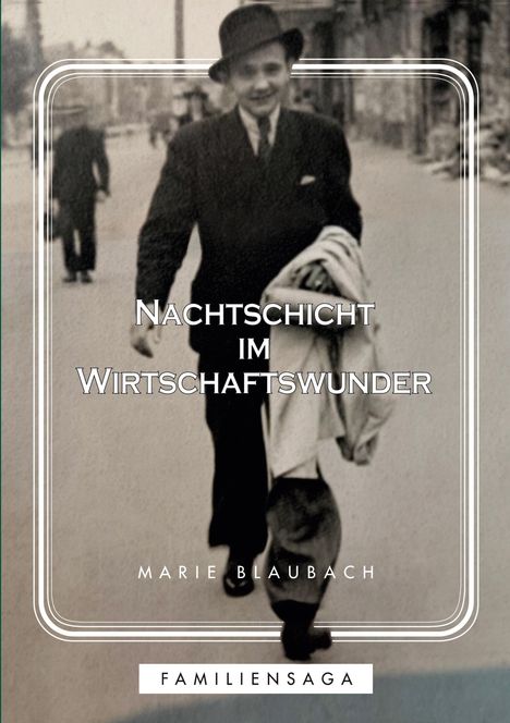 "Nachtschicht im Wirtschaftswunder", Marie Blaubach, Familiensaga. Ein Mann im Anzug und Hut geht auf einer Straße. Vintage-Stil.