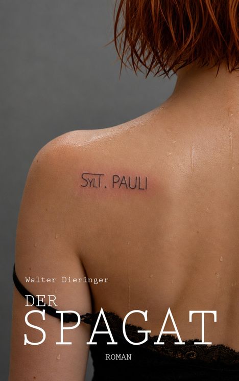 "SYLT. PAULI", "Walter Dieringer DER SPAGAT ROMAN". Ein tätowierter Rücken, nasse Haut, rote Haare.