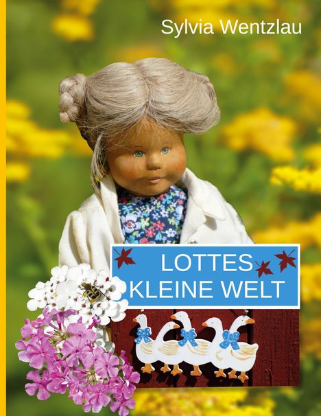 Text: "Sylvia Wentzlau", "LOTTES KLEINE WELT". Eine Puppe mit grauen Haaren. Blumiges Kleid, gelber Hintergrund.
