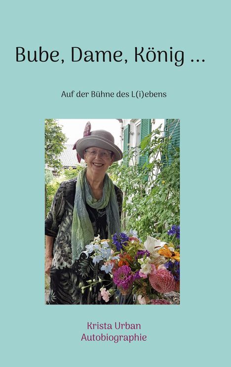 "Bube, Dame, König ... Auf der Bühne des L(i)ebens" und "Krista Urban Autobiographie". Eine Frau lächelt mit Hut.