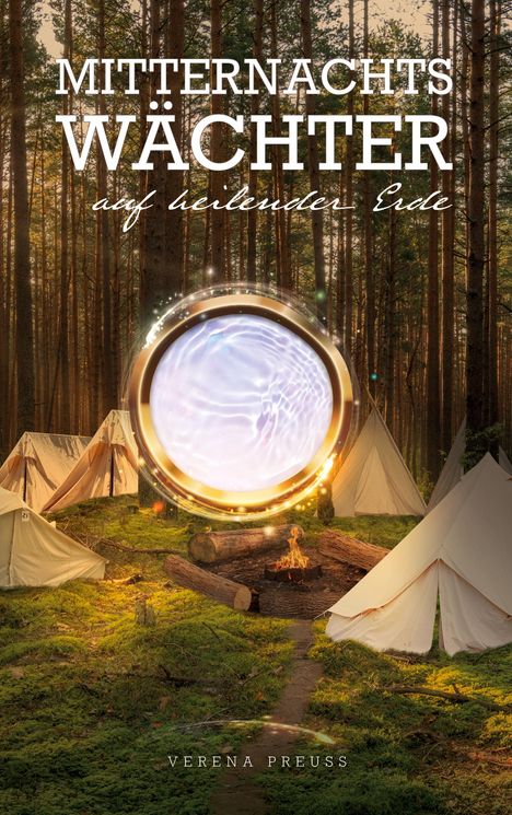 "Mitternachtswächter auf heilender Erde" steht oben. Unten: "Verena Preuss". Mehrere Zelte im Wald um ein Portal.