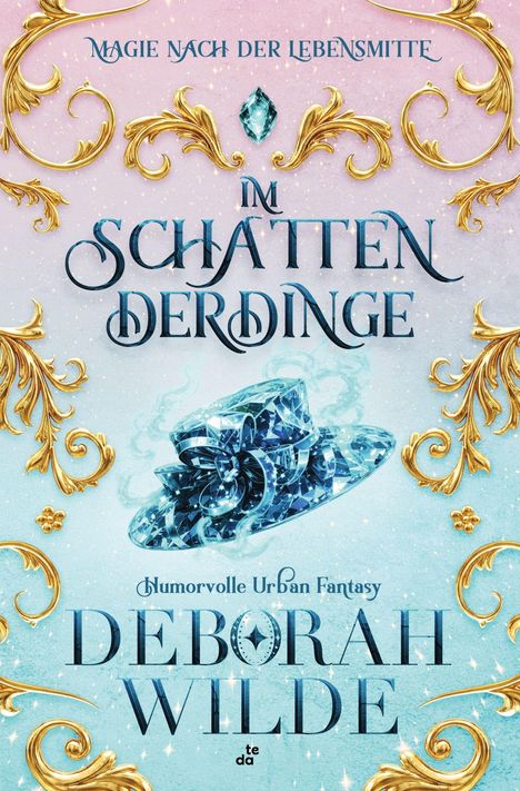 „Magie nach der Lebensmitte. Im Schatten der Dinge. Humorvolle Urban Fantasy. Deborah Wilde.“ Verziert mit goldenen Ornamenten.