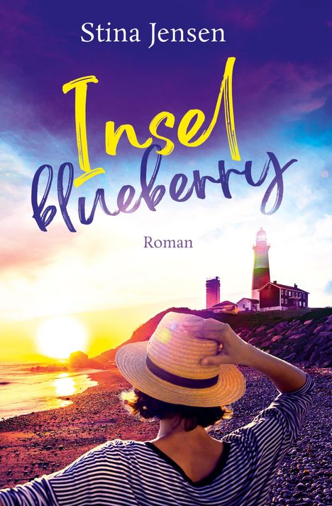 "Insel blueberry. Roman. Stina Jensen." Eine Person am Strand blickt Richtung Sonnenuntergang, ein Leuchtturm im Hintergrund.
