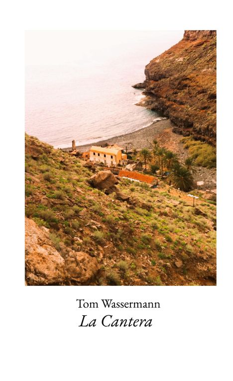 Text: Tom Wassermann, La Cantera. Steiniges Tal mit Haus am Meer.