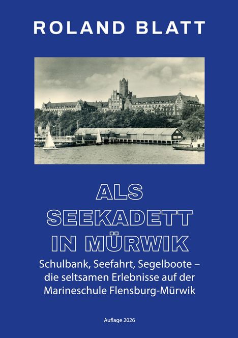 Oben: "ROLAND BLATT". Mitte: "ALS SEEKADETT IN MÜRWIK". Text über Erlebnisse an der Marineschule. Schwarz-Weiß-Foto von Segelbooten.