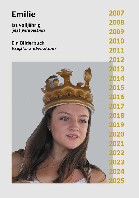 Texte links oben: "Emilie ist volljährig jest pełnoletnia Ein Bilderbuch Książka z obrazkami". Rechts: Jahreszahlen von 2007 bis 2025. Junge Frau mit goldener Krone.