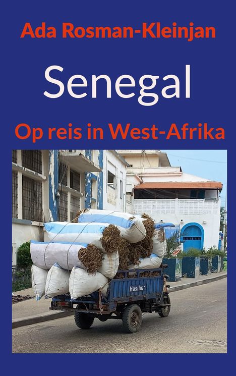 Text: "Ada Rosman-Kleinjan", "Senegal", "Op reis in West-Afrika". 

Ein Fahrzeug transportiert große Säcke durch eine Stadt.